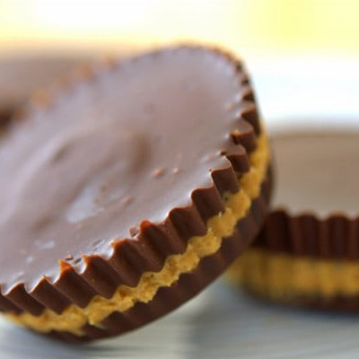 HOMEMADE PEANUT BUTTER CUPS